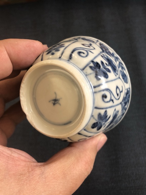 古玩陶瓷青花花卉杯真品鑒賞圖