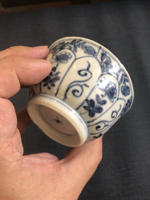 古玩陶瓷青花花卉杯真品鑒賞圖