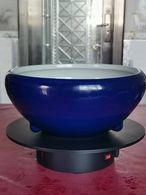 古玩陶瓷清中期祭藍釉三足爐真品鑒賞圖