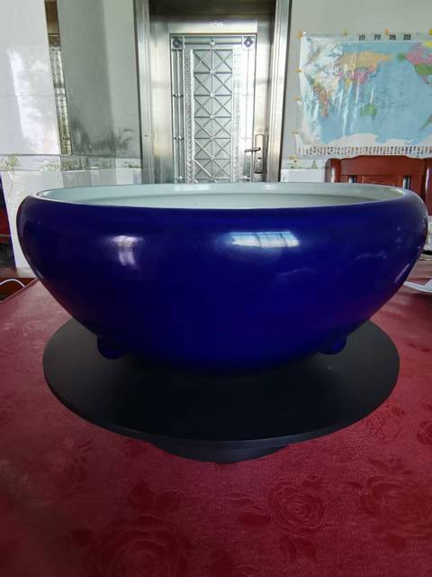 古玩陶瓷清中期祭藍釉三足爐真品鑒賞圖