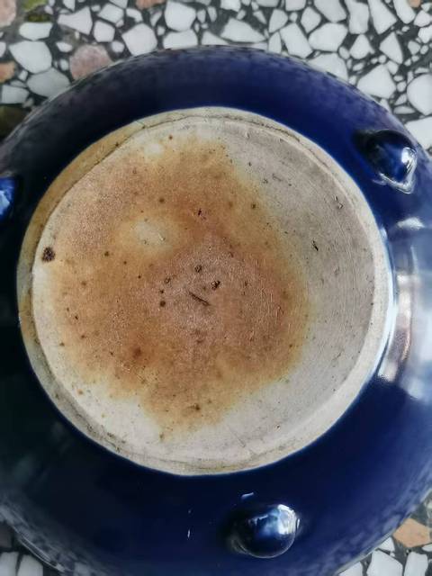 古玩陶瓷清中期祭藍釉三足爐真品鑒賞圖