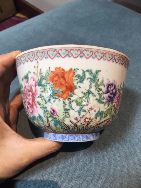 古玩陶瓷粉彩云鶴三多紋碗真品鑒賞圖