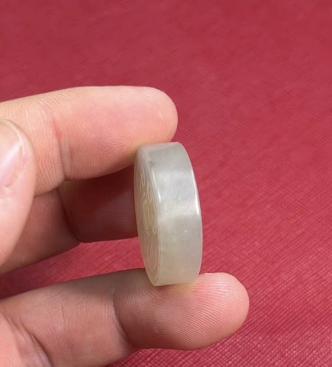 古玩玉器和田玉雕“卷云紋璧”真品鑒賞圖