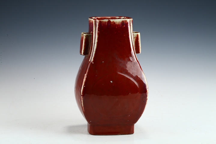 古玩陶瓷清晚·窯變紅釉貫耳瓶真品鑒賞圖