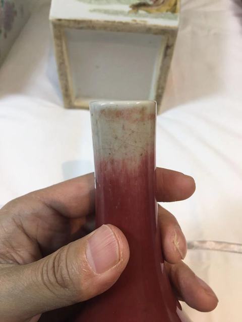 古玩陶瓷郎紅釉膽瓶真品鑒賞圖