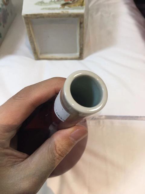 古玩陶瓷郎紅釉膽瓶真品鑒賞圖