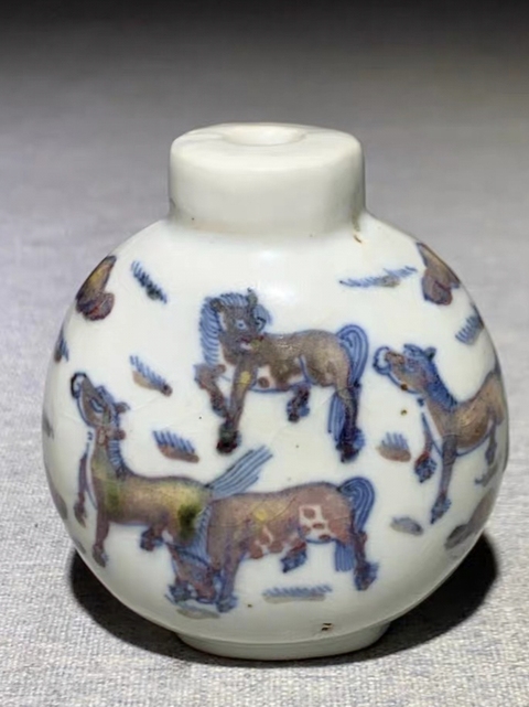 古玩陶瓷鼻煙壺真品鑒賞圖