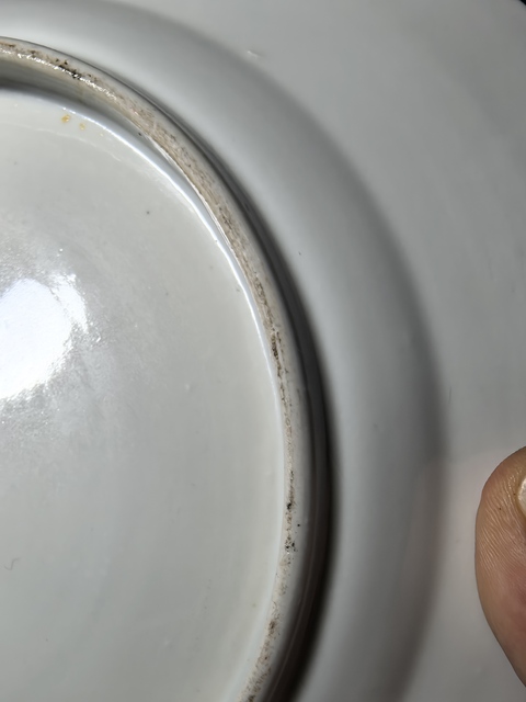 古玩陶瓷墨地粉彩百花紋盤真品鑒賞圖