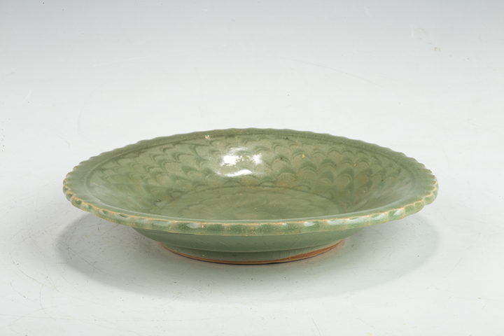 古玩陶瓷明代·青釉刻花紋花口盤拍賣，當(dāng)前價(jià)格560元