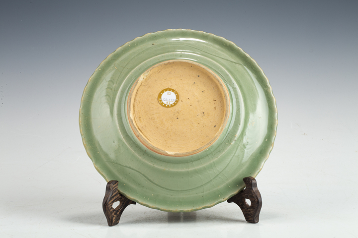 古玩陶瓷明代·青釉刻花紋花口盤拍賣，當(dāng)前價(jià)格560元