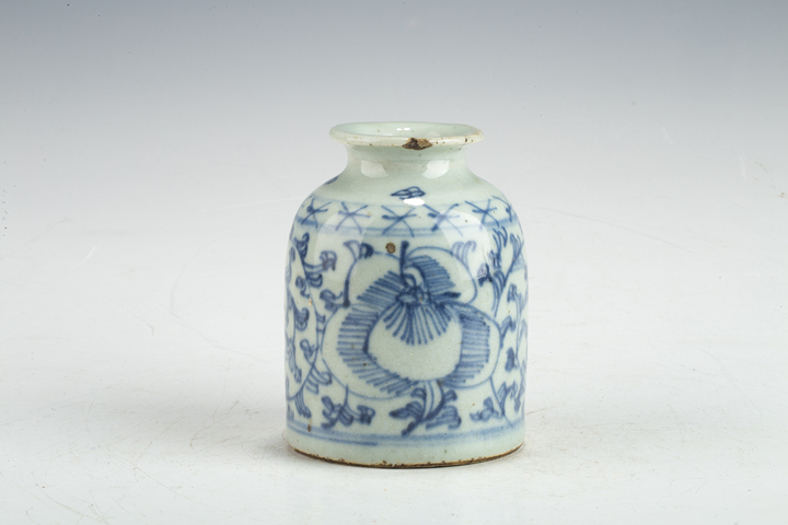 古玩陶瓷清中·青花纏枝花卉紋水盂拍賣，當(dāng)前價(jià)格188元