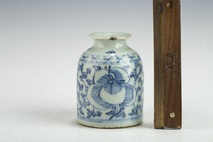 古玩陶瓷清中·青花纏枝花卉紋水盂拍賣，當(dāng)前價(jià)格188元