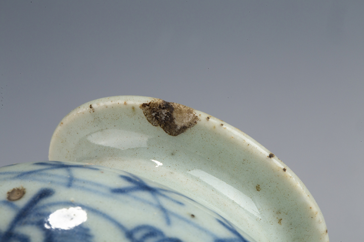 古玩陶瓷清中·青花纏枝花卉紋水盂拍賣，當(dāng)前價(jià)格188元