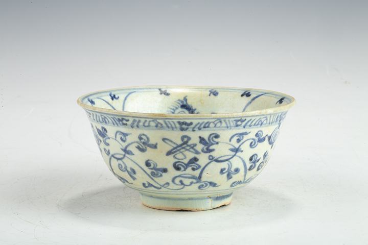 古玩陶瓷明中·青花纏枝花卉紋碗拍賣，當(dāng)前價(jià)格188元