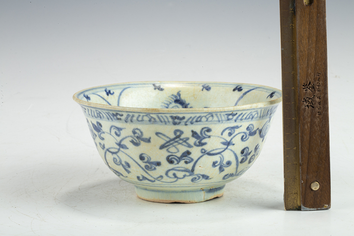 古玩陶瓷明中·青花纏枝花卉紋碗拍賣，當(dāng)前價(jià)格188元