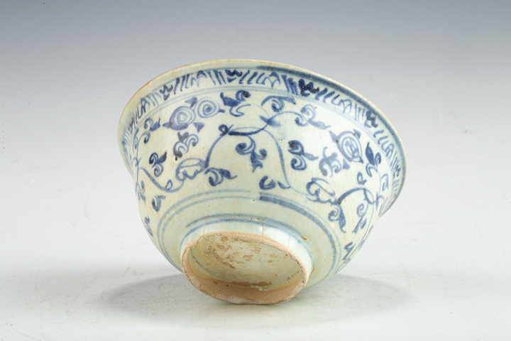 古玩陶瓷明中·青花纏枝花卉紋碗拍賣，當(dāng)前價(jià)格188元