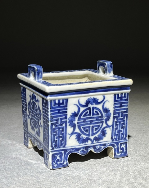 古玩陶瓷青花五福捧壽紋鼎式爐真品鑒賞圖