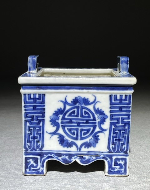 古玩陶瓷青花五福捧壽紋鼎式爐真品鑒賞圖