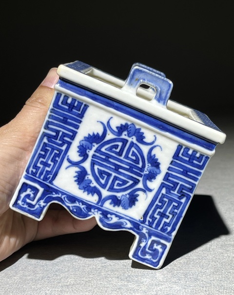 古玩陶瓷青花五福捧壽紋鼎式爐真品鑒賞圖