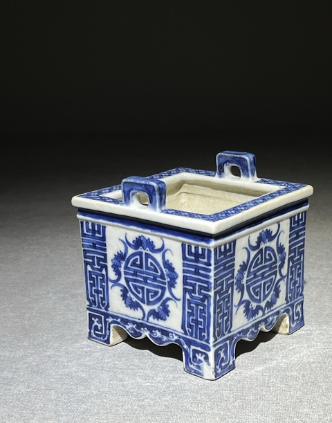 古玩陶瓷青花五福捧壽紋鼎式爐真品鑒賞圖