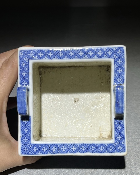 古玩陶瓷青花五福捧壽紋鼎式爐真品鑒賞圖