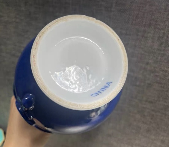 古玩陶瓷撒藍釉開窗青花山水人物故事紋如意耳尊真品鑒賞圖