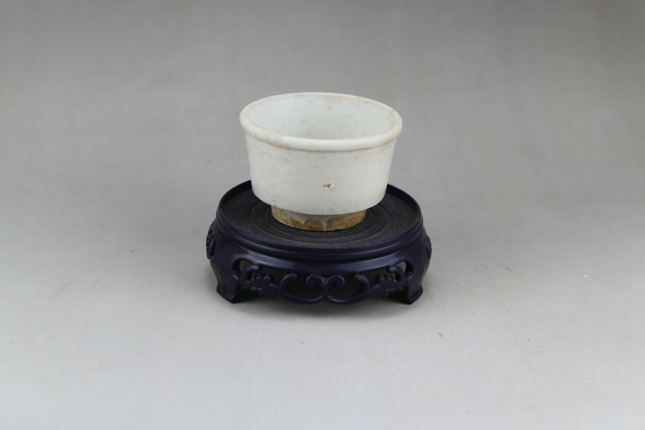古玩陶瓷明代.白釉唇口杯拍賣，當(dāng)前價(jià)格33元