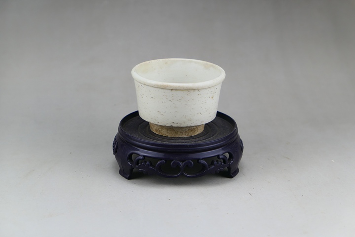 古玩陶瓷明代.白釉唇口杯拍賣，當(dāng)前價(jià)格33元