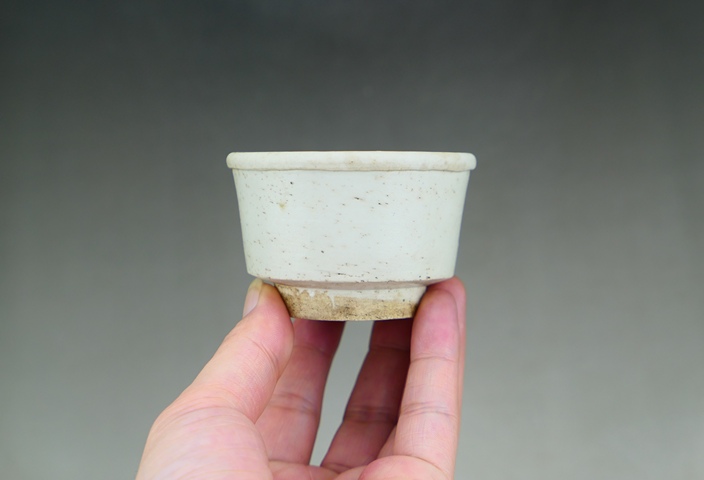 古玩陶瓷明代.白釉唇口杯拍賣，當(dāng)前價(jià)格33元