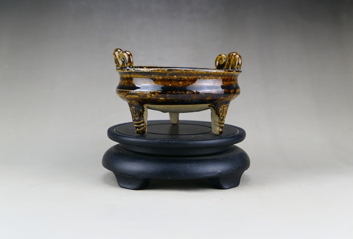 古玩陶瓷精品:明末清初褐釉雙耳三獸足香爐（文房雅器）拍賣，當前價格0元