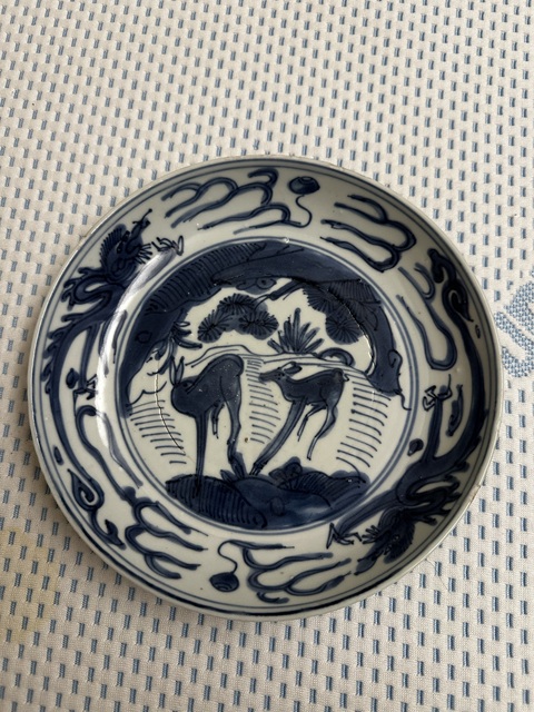 古玩陶瓷龍紋鹿紋青花盤真品鑒賞圖