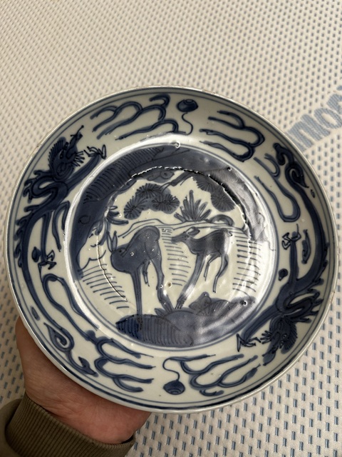 古玩陶瓷龍紋鹿紋青花盤真品鑒賞圖