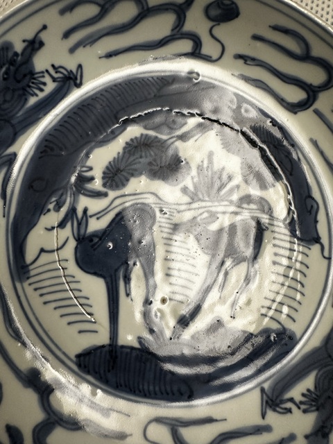 古玩陶瓷龍紋鹿紋青花盤真品鑒賞圖