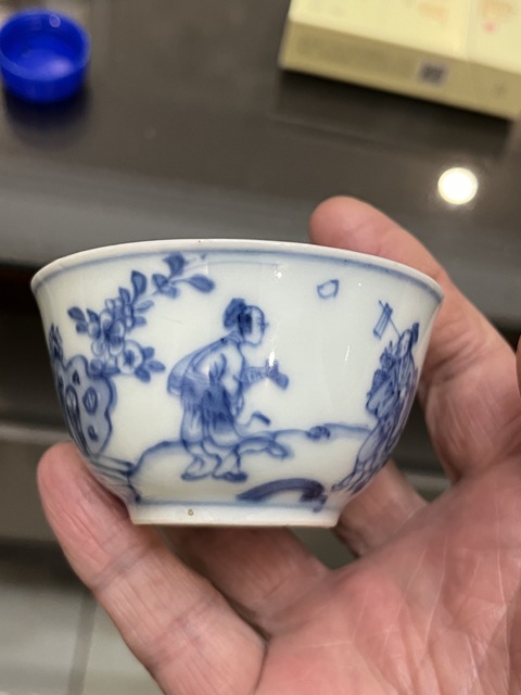 古玩陶瓷清代早期青花人物杯真品鑒賞圖