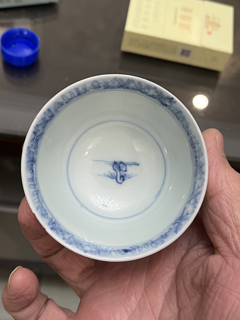 古玩陶瓷清代早期青花人物杯真品鑒賞圖