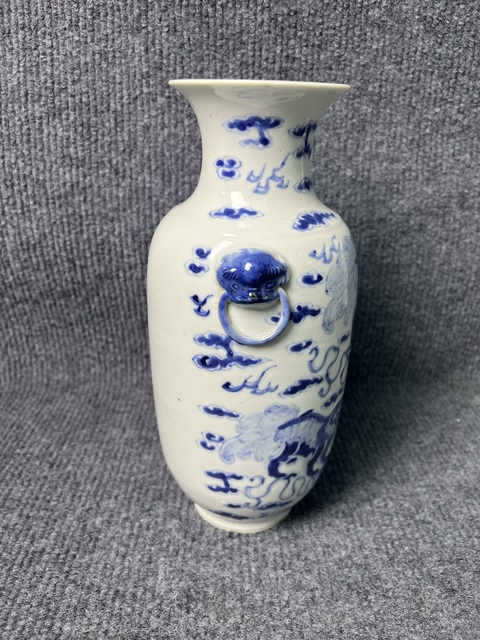 古玩陶瓷青花獅子滾繡球雙獸耳尊拍賣，當(dāng)前價格4588元