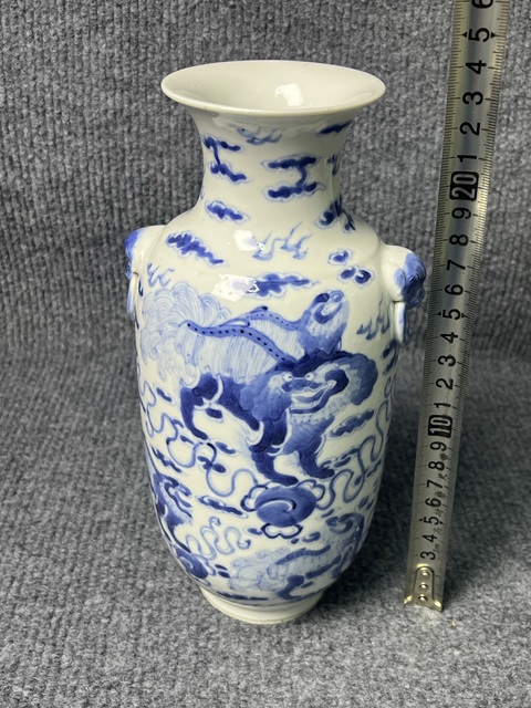 古玩陶瓷青花獅子滾繡球雙獸耳尊拍賣，當(dāng)前價格4588元