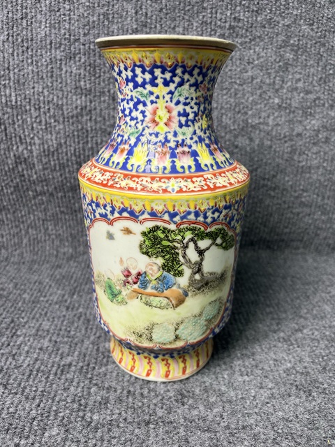 古玩陶瓷粉彩開窗人物故事紋賞瓶拍賣，當前價格1588元