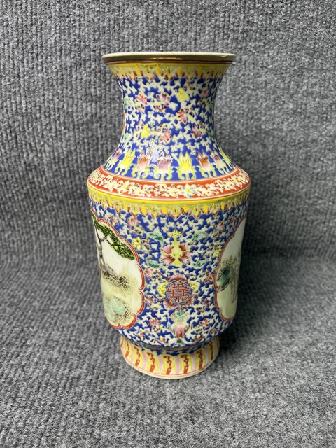 古玩陶瓷粉彩開窗人物故事紋賞瓶拍賣，當前價格1588元