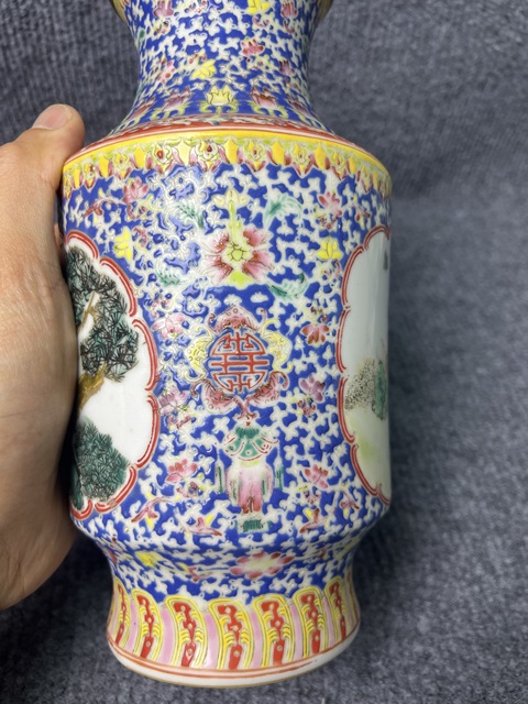 古玩陶瓷粉彩開窗人物故事紋賞瓶拍賣，當前價格1588元