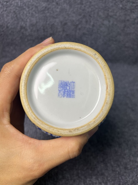 古玩陶瓷粉彩開窗人物故事紋賞瓶拍賣，當前價格1588元