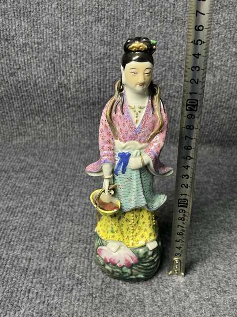 古玩陶瓷粉彩侍女塑像拍賣，當前價格1688元