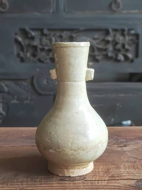 古玩陶瓷貫耳瓶真品鑒賞圖