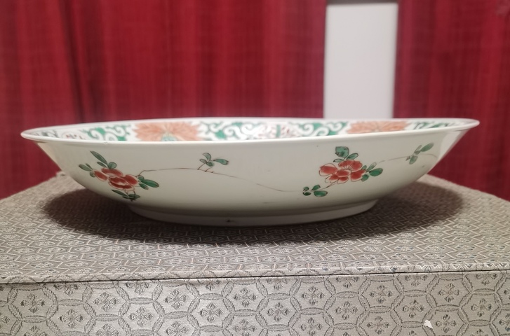 古玩陶瓷五彩花卉紋盤真品鑒賞圖