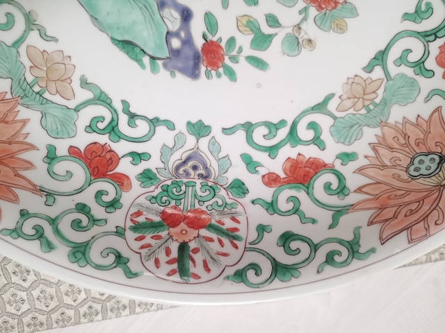 古玩陶瓷五彩花卉紋盤真品鑒賞圖