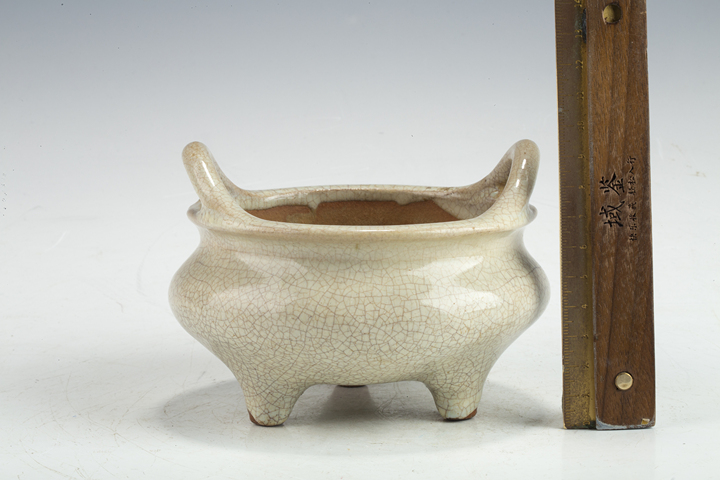 古玩陶瓷清中·哥釉橋耳三足爐拍賣，當前價格1728元