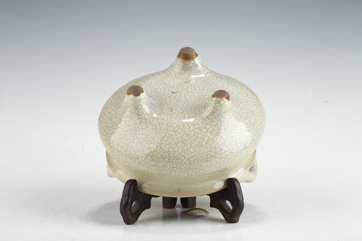 古玩陶瓷清中·哥釉橋耳三足爐拍賣，當前價格1728元