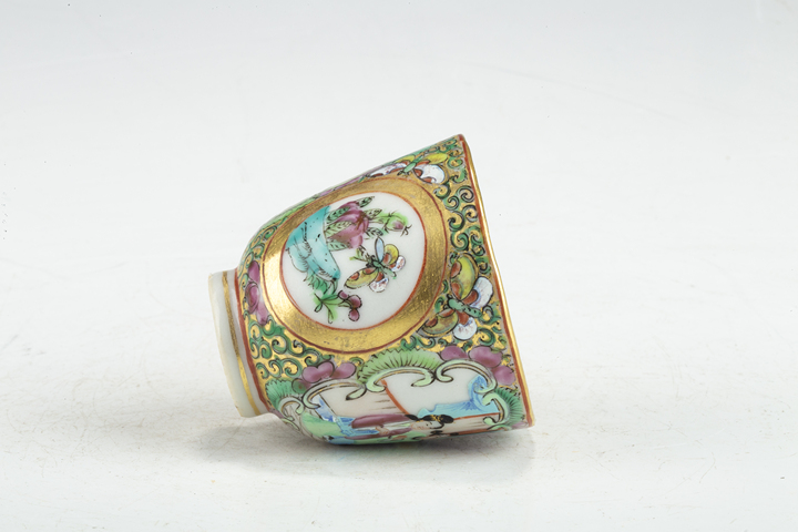 古玩陶瓷清晚·廣彩開窗人物花鳥紋杯碟一套真品鑒賞圖