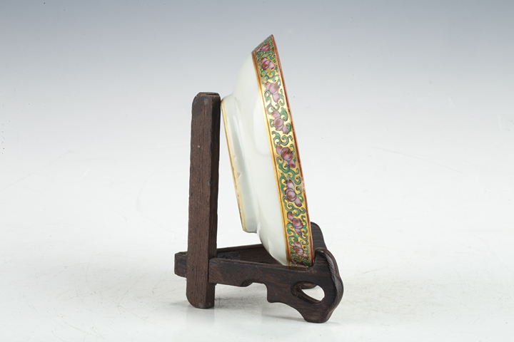 古玩陶瓷清晚·廣彩開窗人物花鳥紋杯碟一套真品鑒賞圖