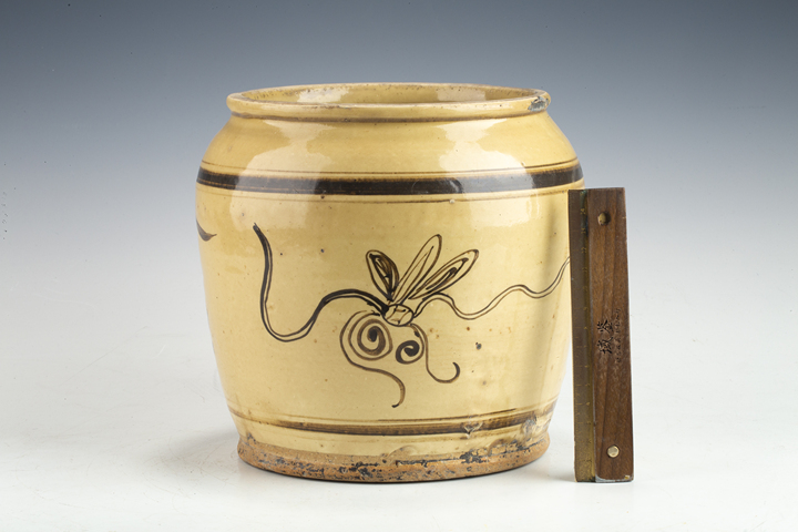 古玩陶瓷清早·白釉褐彩花卉紋罐真品鑒賞圖